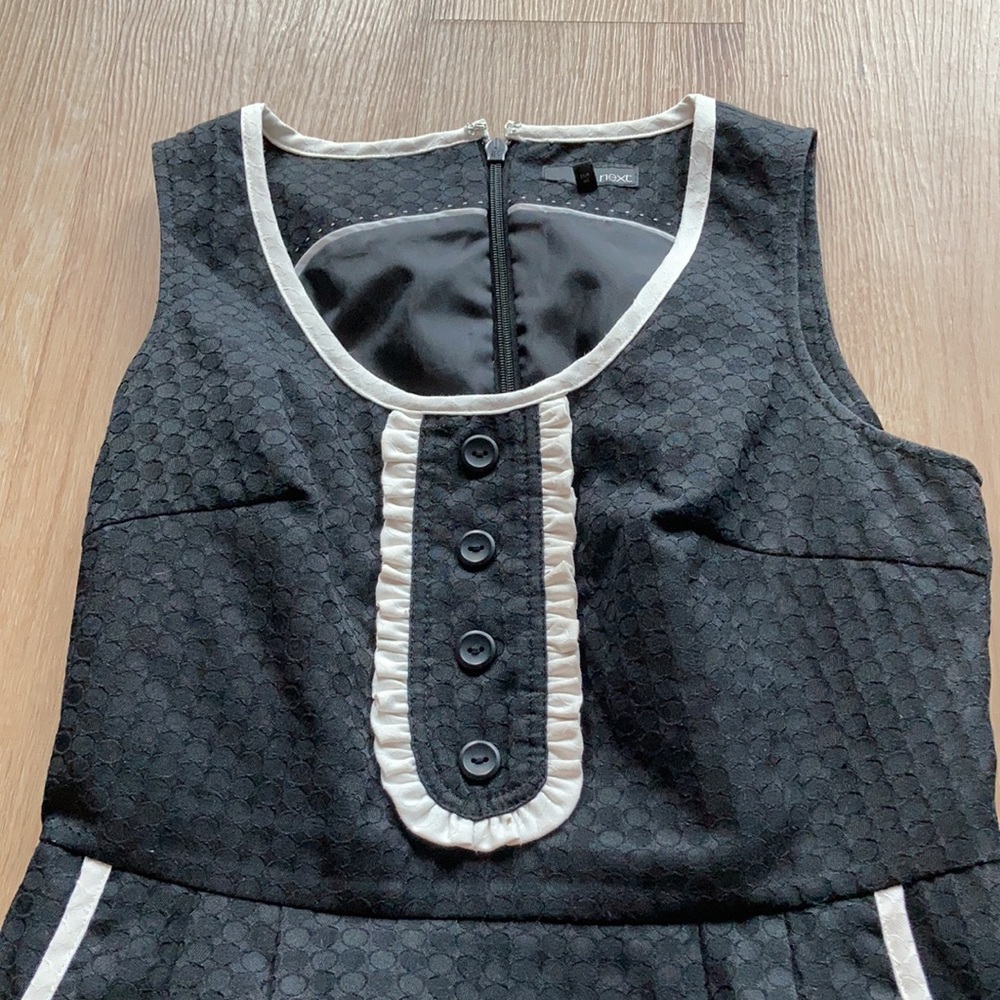 Black and White work dress - Picture 2 of 3